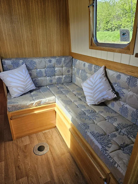 Upsy Daisy L-shape lounge