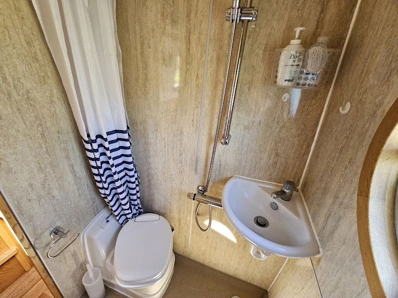 Upsy Daisy bathroom compact