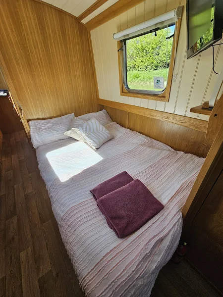 Upsy Daisy front bedroom double bed