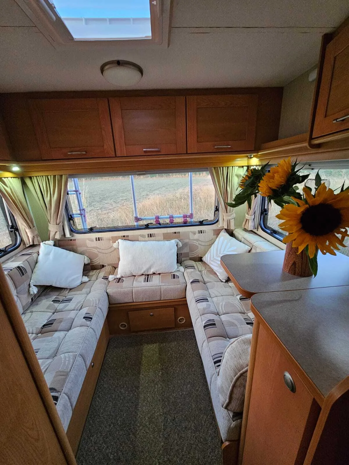 Beatrice rear U-shape lounge seating