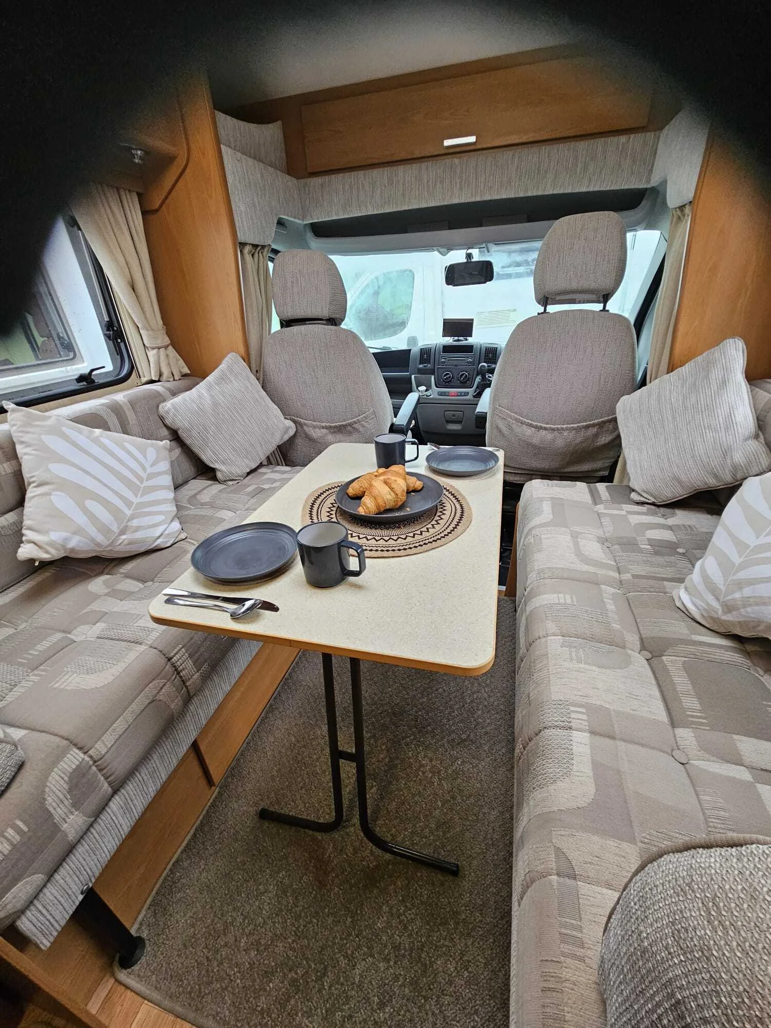 Farah dining with breakfast set