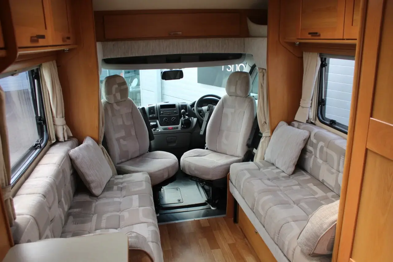 Farah interior lounge wide