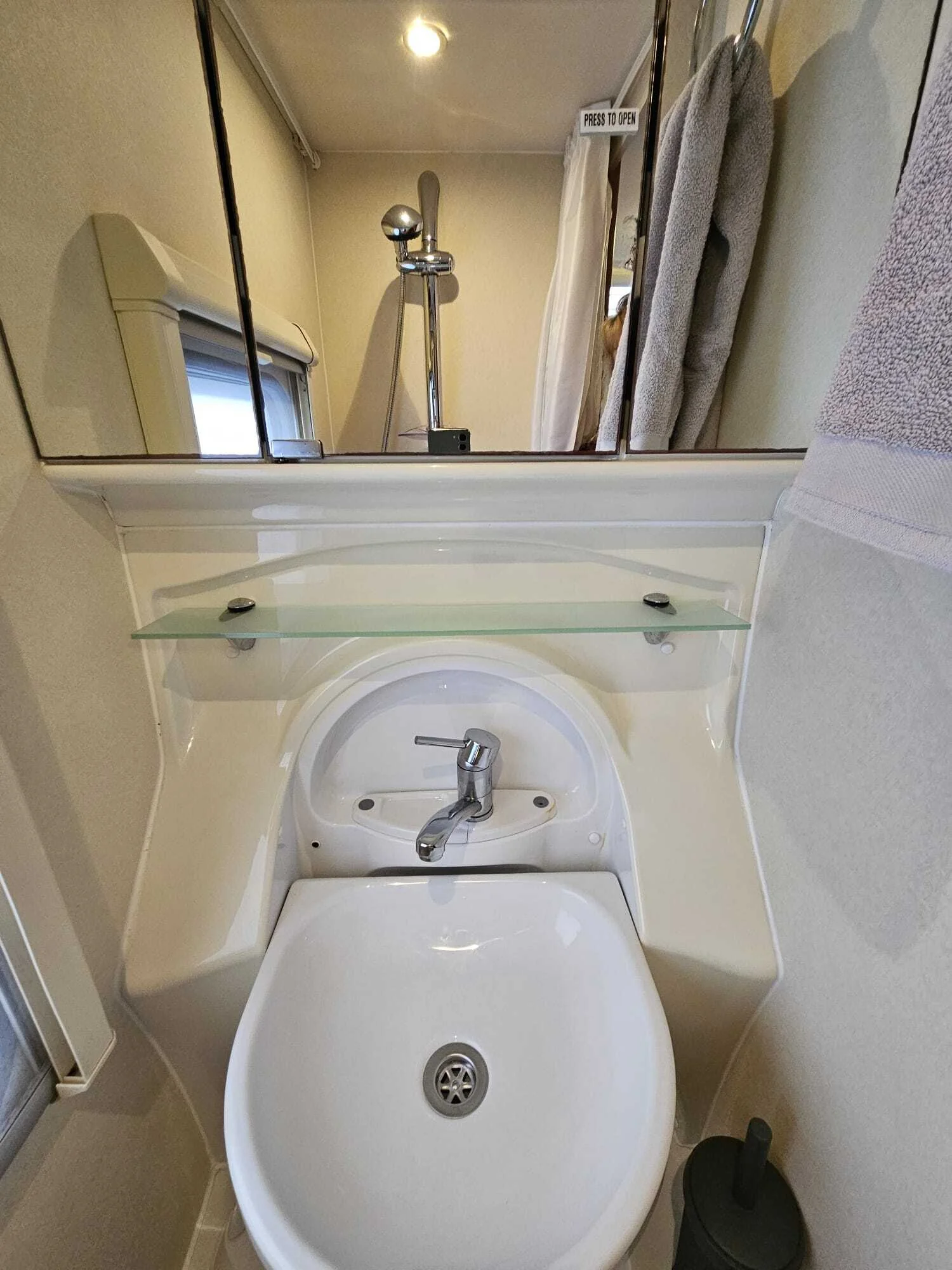 Farah bathroom sink close-up